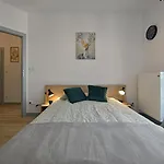 Comfort Prymasa 1000-lecia Appartamento *